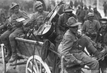 AUTORE: Luigi Dorigo - Ali e Radici Multivisioni AUTORE: Luigi Dorigo - Ali e Radici Multivisioni